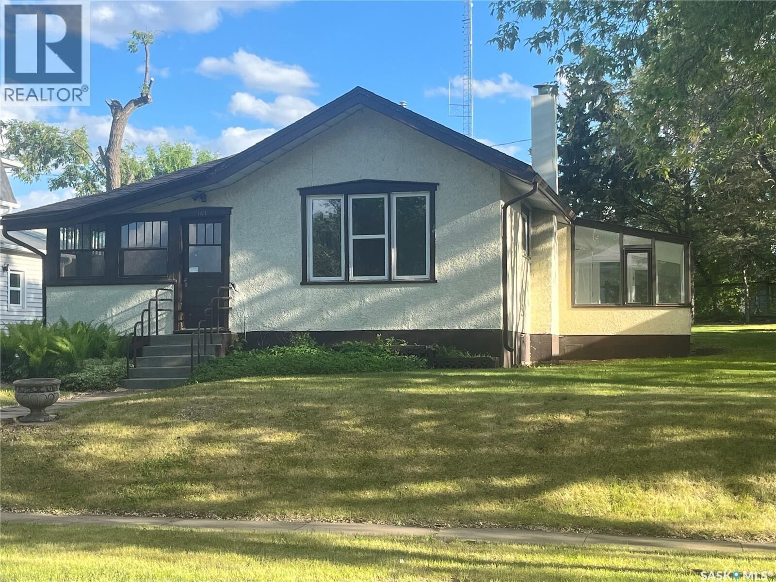 Property Photo:  161 21st Street W  SK S6V 4H8 