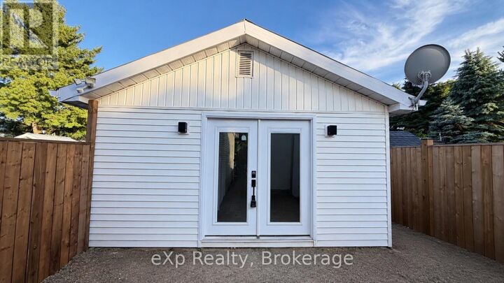 Photo de la propriété: 265 College Street West Rear ON K8P 2H7