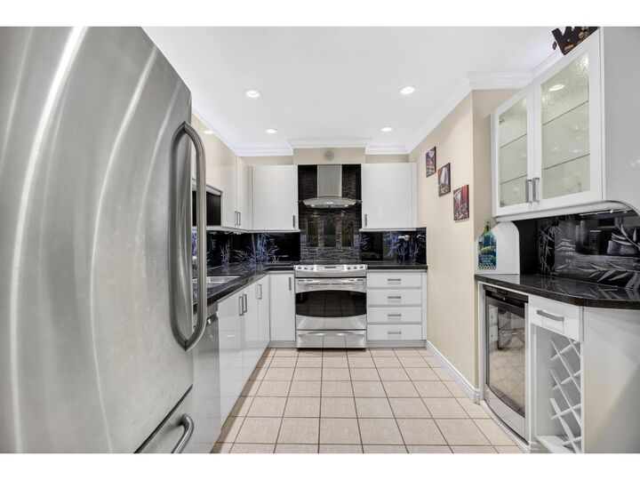 Property Photo: 15140 29A Avenue 205 BC V4P 3B1