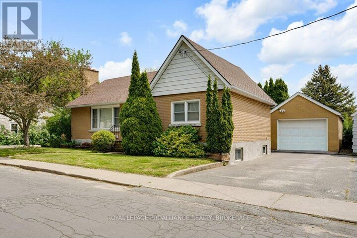 Property Photo:  67 Mowat Avenue  ON K7M 1K2 