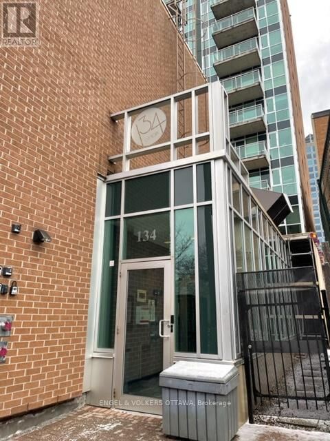Property Photo:  134 York Street 101  ON K1N 1K8 