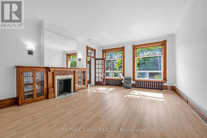 Property Photo:  665 Huron Street  ON M5R 2R8 
