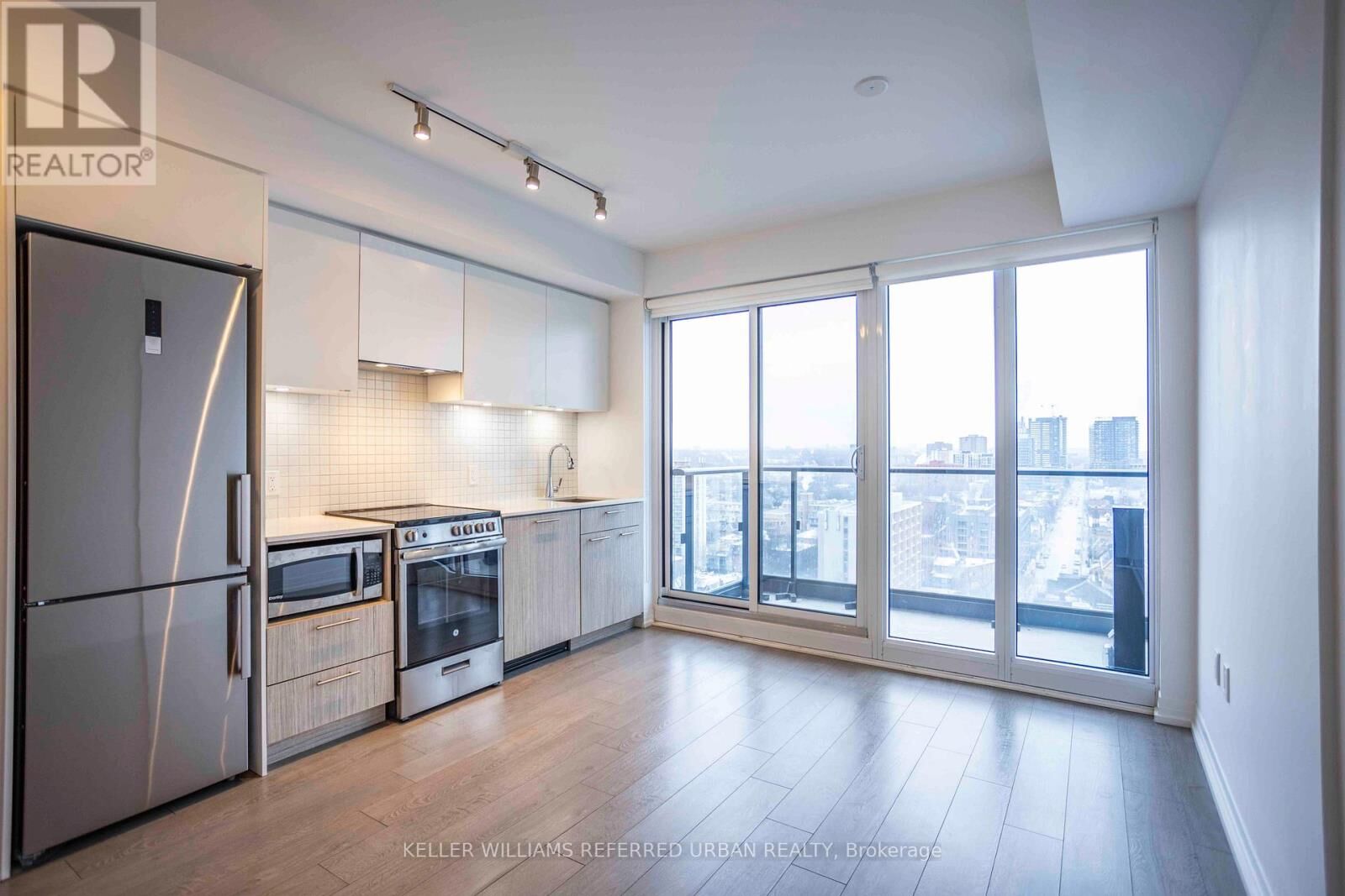 Property Photo: 251 Jarvis Street 1610 ON M5B 0C3