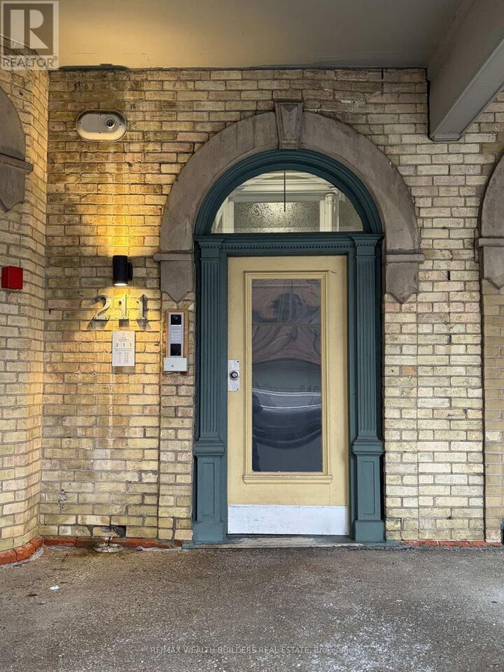 Property Photo:  211 Jarvis Street 4  ON M5J 2C1 