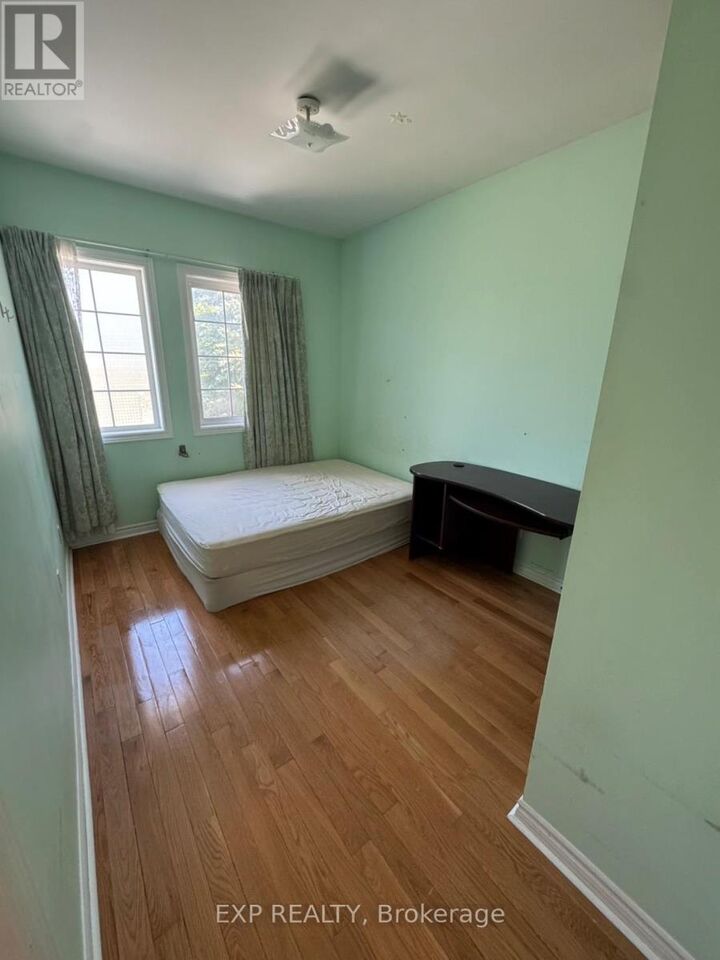 Property Photo:  123 Steeles Avenue East  ON M2M 3Y5 
