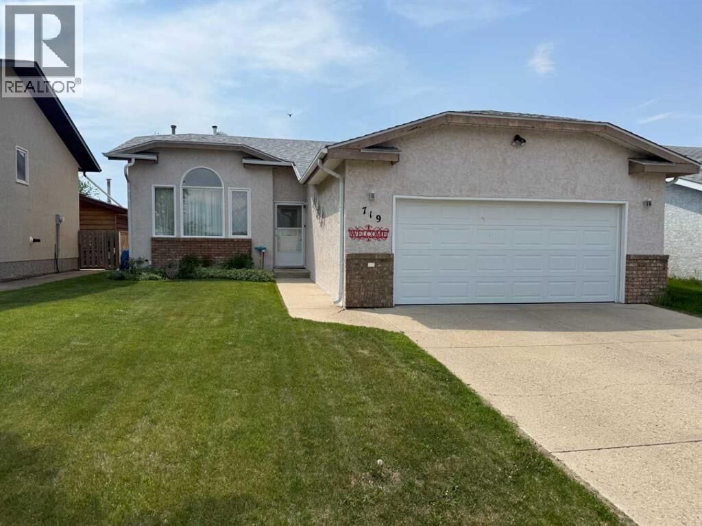 Property Photo:  719 Parkland Drive  AB T1R 0M3 