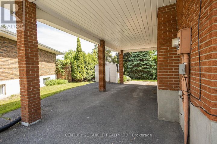 Property Photo:  66 Valecrest Drive  ON K6H 6E1 