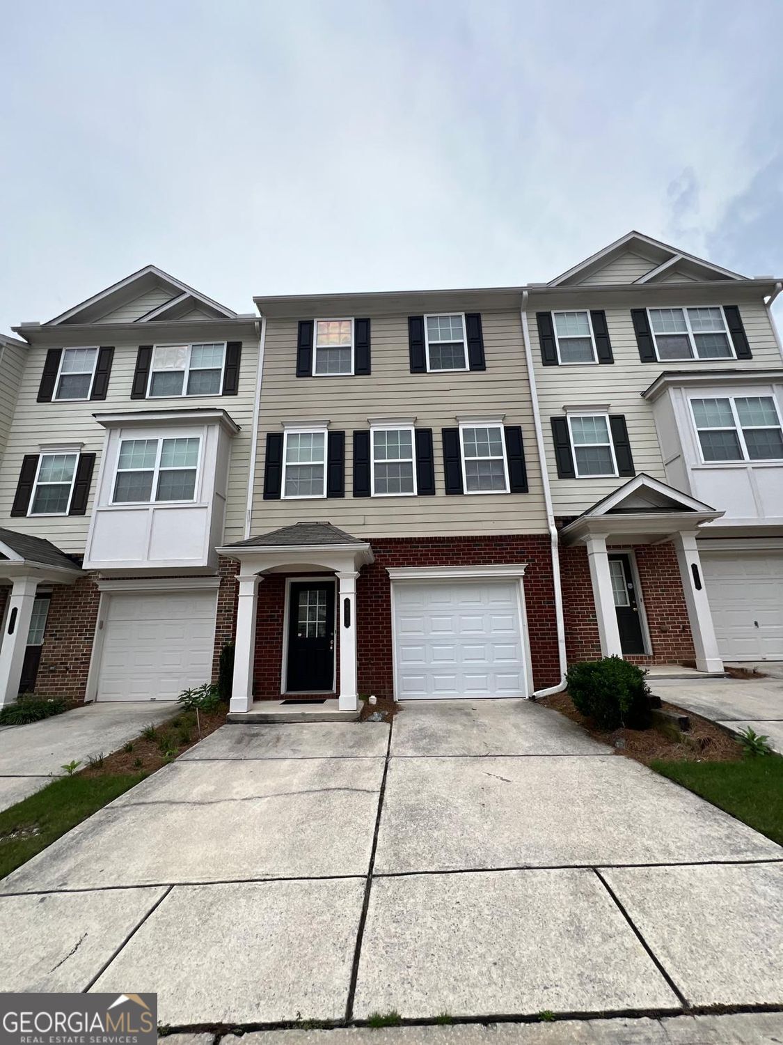 Property Photo: 6877 Slate Stone Way SE GA 30126
