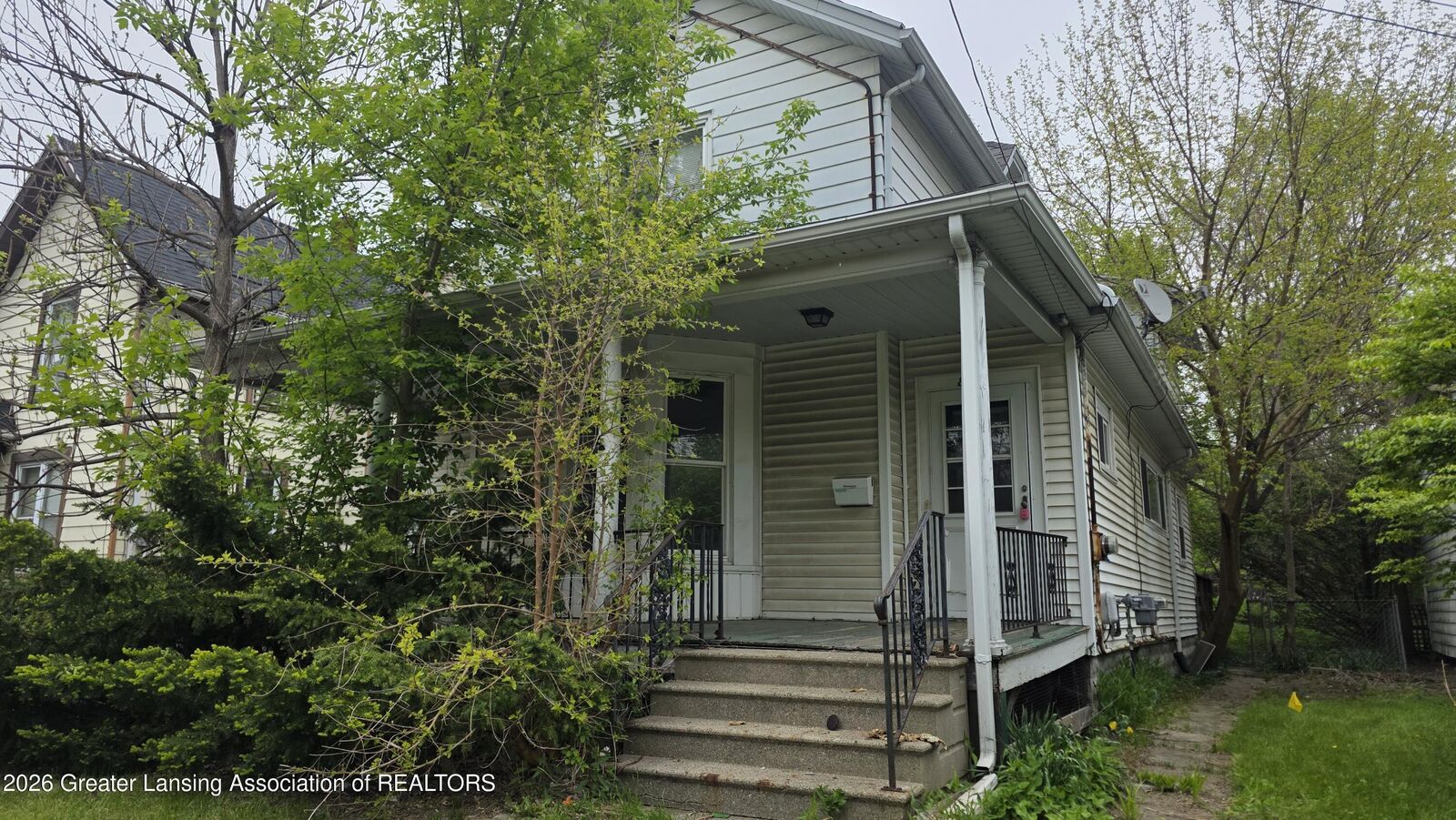 Property Photo: 820 N Seymour Avenue MI 48906