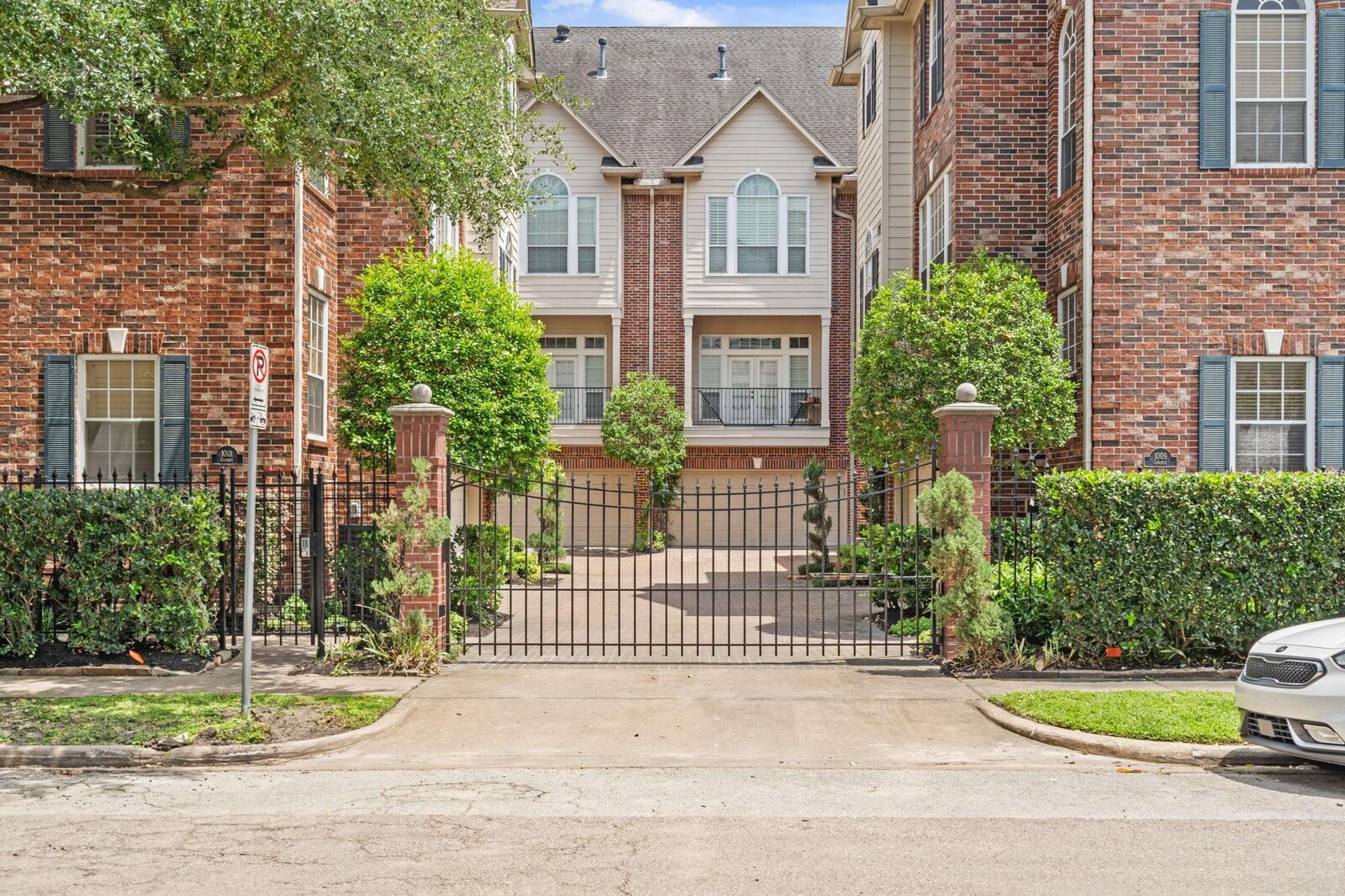 Property Photo:  1007 Crocker Street  TX 77019 