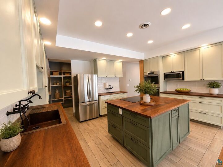 Property Photo: 2718 Northridge Dr MN 55811