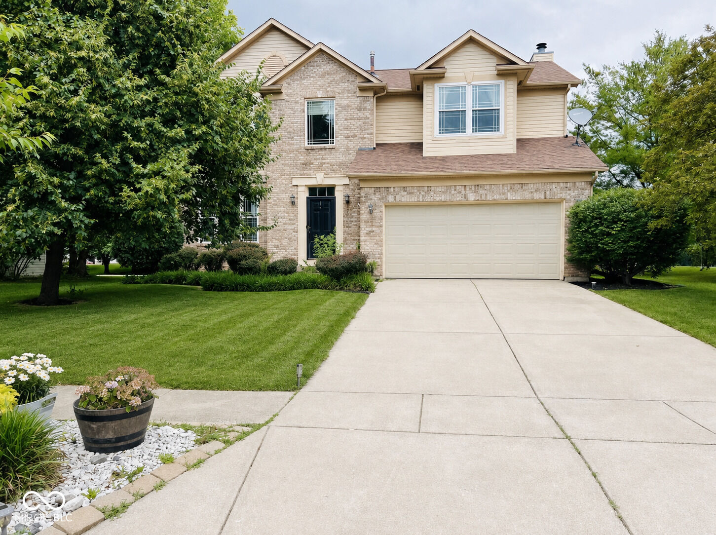 Property Photo: 5400 Wakefield Drive S IN 46142