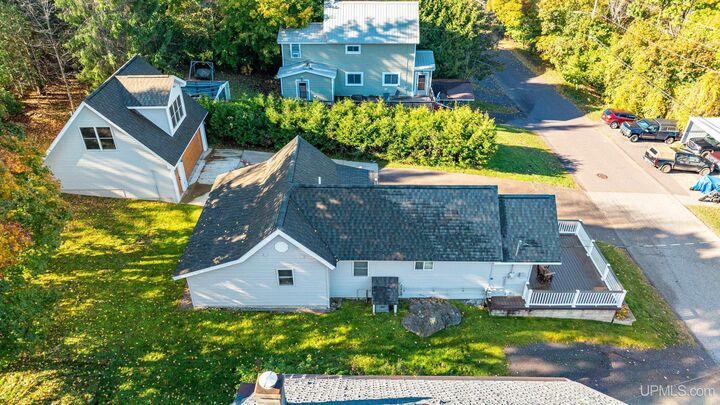 Property Photo: 711 Calverley Avenue MI 49931