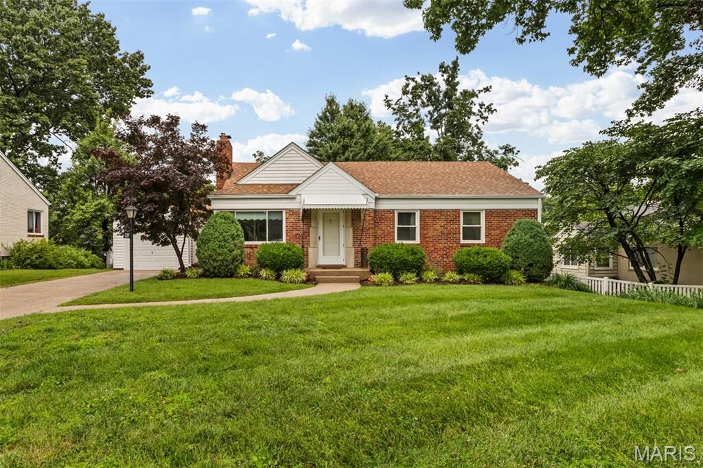Property Photo: 527 Sunningwell Drive MO 63119