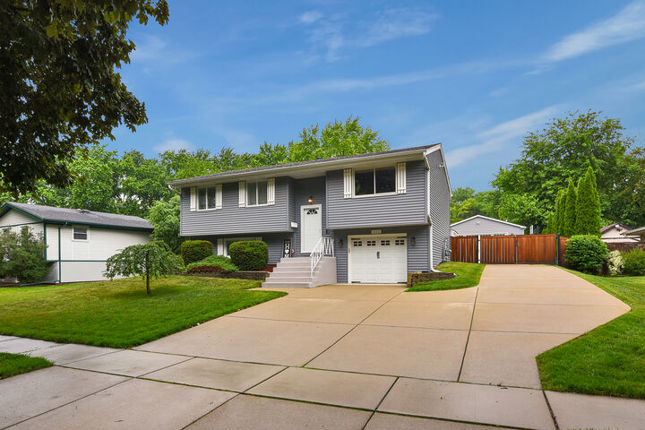 Property Photo:  1328 Cabot Lane  IL 60193 