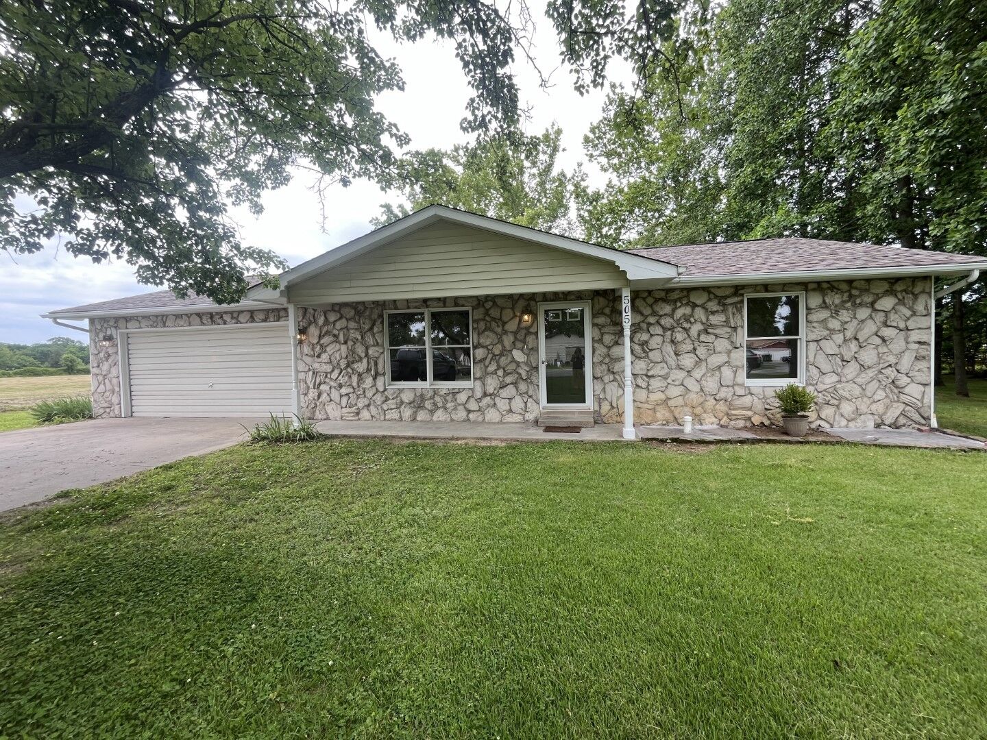 Property Photo: 505 E Camelot Street IL 62924