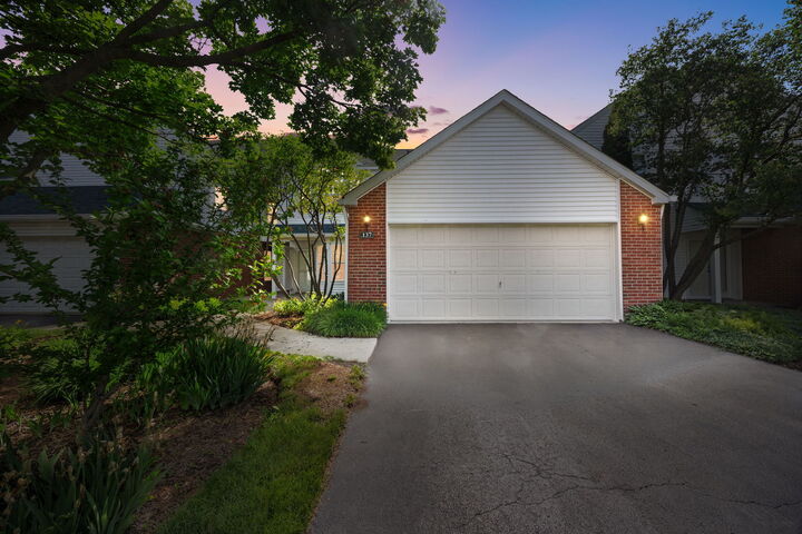 Property Photo:  137 Welwyn Street  IL 60044 