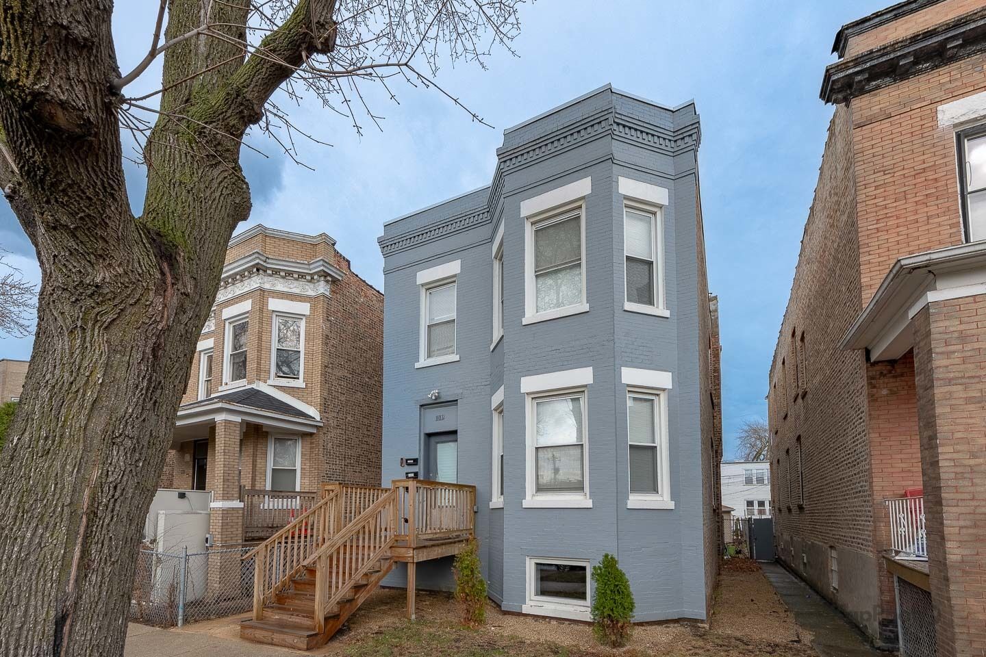 Property Photo:  1019 N Ridgeway Avenue 1  IL 60651 