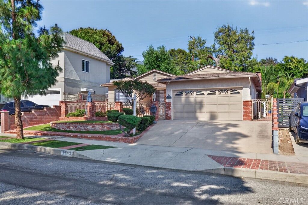Property Photo: 9862 Cabanas CA 91042
