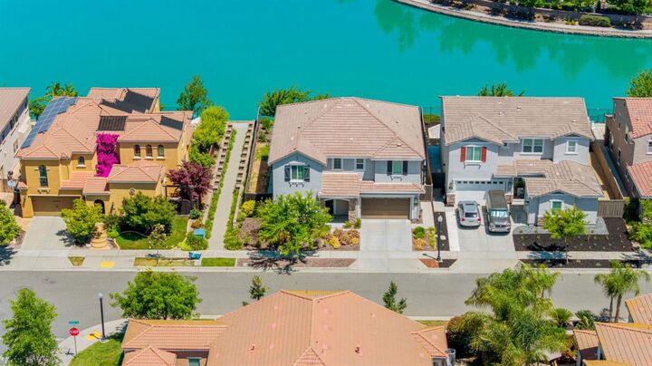 Property Photo: 526 Lentini Way CA 95834