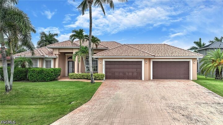 Property Photo:  4018 SW 29th Avenue  FL 33914 