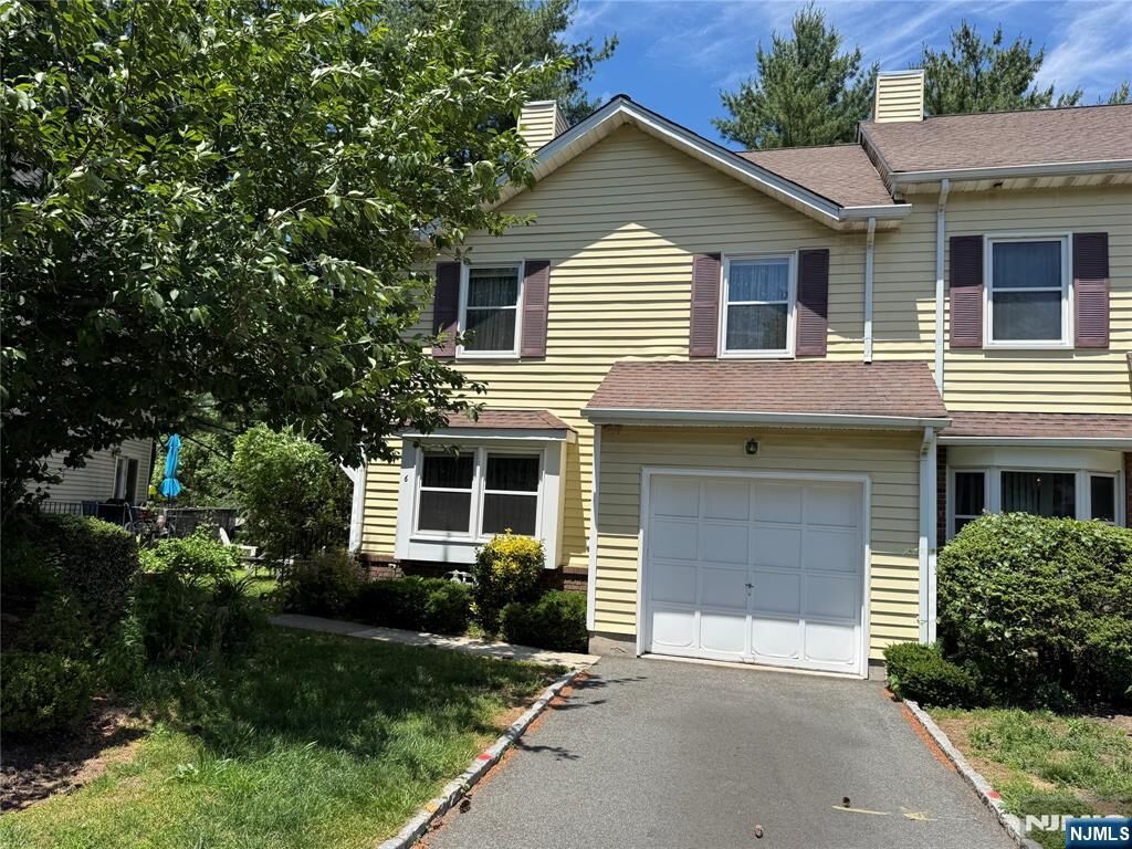 Property Photo:  6 Chris Court 6  NJ 07410 