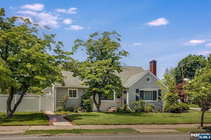 Property Photo:  98 Totowa Road  NJ 07512 