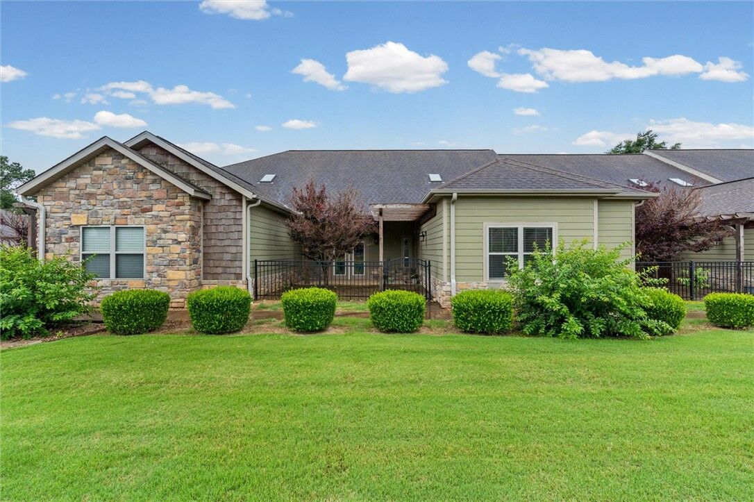 Property Photo:  2007 S Dixieland Road B  AR 72758 