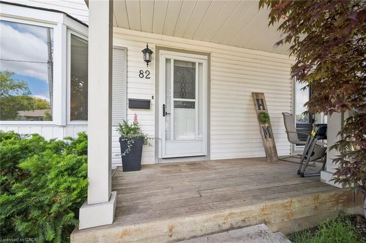 Property Photo:  82 Catherine Street  ON N3A 1Z8 