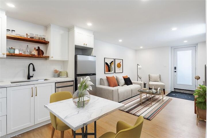 Property Photo:  115 Catharine Street N 4  ON L8R 1J5 