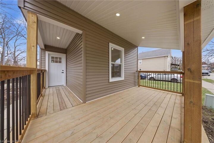 Photo de la propriété:  17 Able Avenue  ON N3S 2Y4 