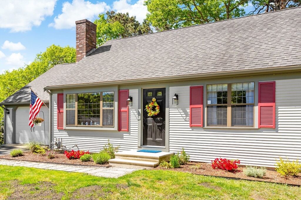 Property Photo:  7 Bonnie Briar Rd  MA 02655 