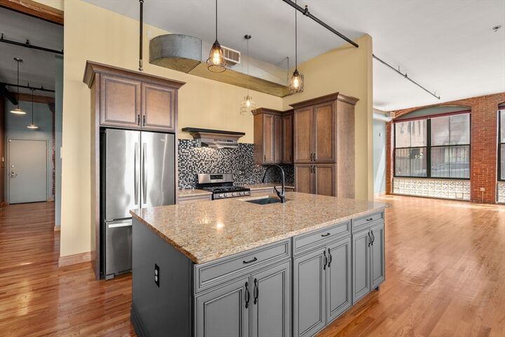 Property Photo: 172-178 Green St 2 MA 02130