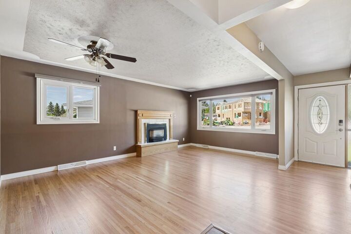Property Photo:  8028 5 Street SW  AB T2V 1C5 