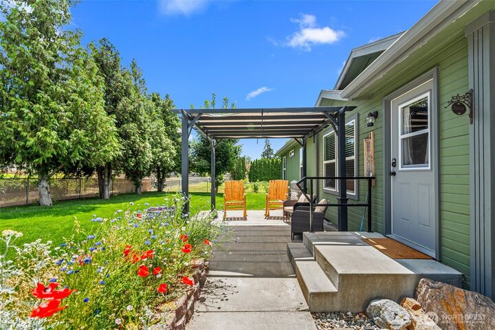 Property Photo:  136  29th Street NW  WA 98802 