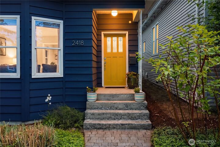 Property Photo: 2418 Queen Anne Avenue N WA 98109