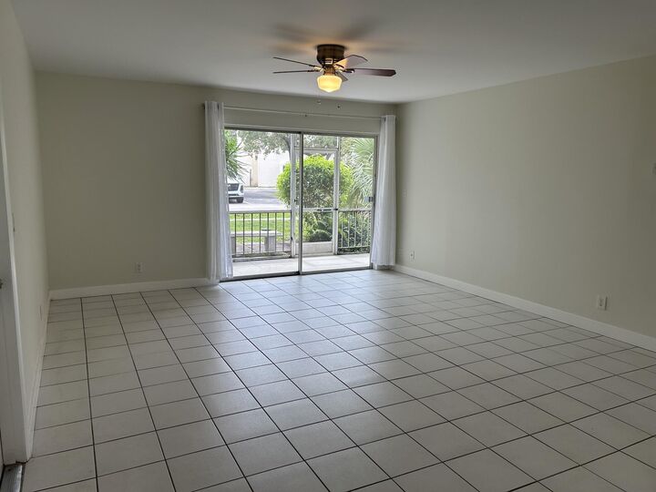 Property Photo:  620 NW 13th Street 15  FL 33486 