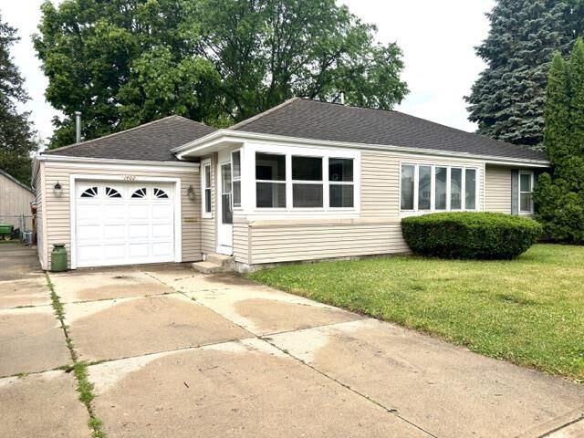 Property Photo: 1402 Bennett Street WI 53545