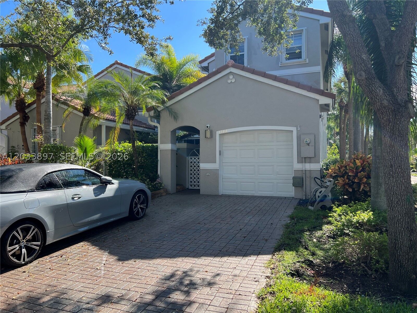 Property Photo:  1140 Cliffrose St 1140  FL 33019 