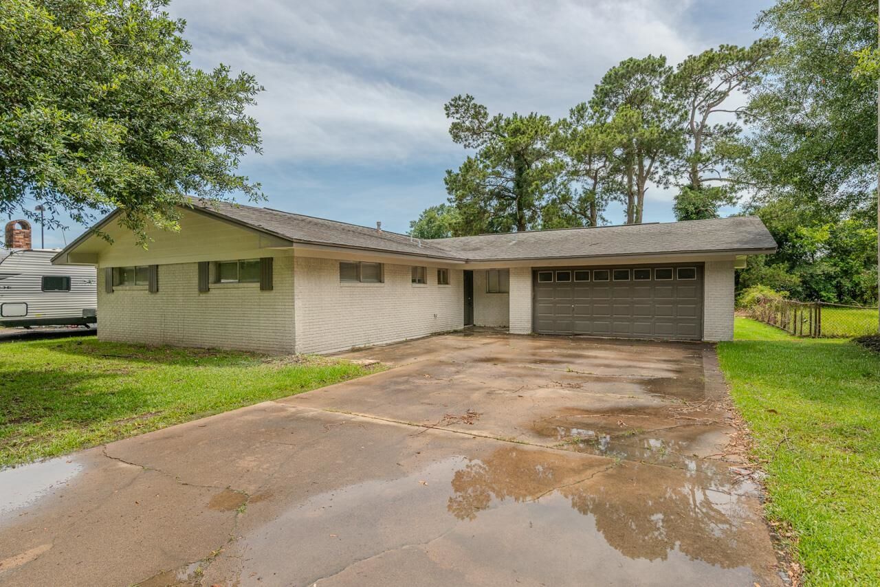 Property Photo: 121 Glynn TX 77611