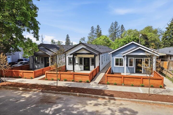 Property Photo: 5389 N Lincoln St 5391 N Lincoln St WA 99205