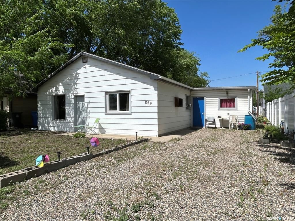 Property Photo: 829 King Street SK S4A 1L2