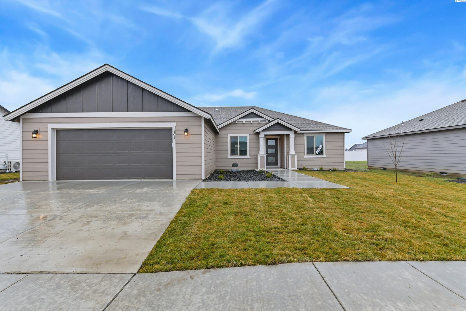 Property Photo: 401 Glenwood Ave WA 98930