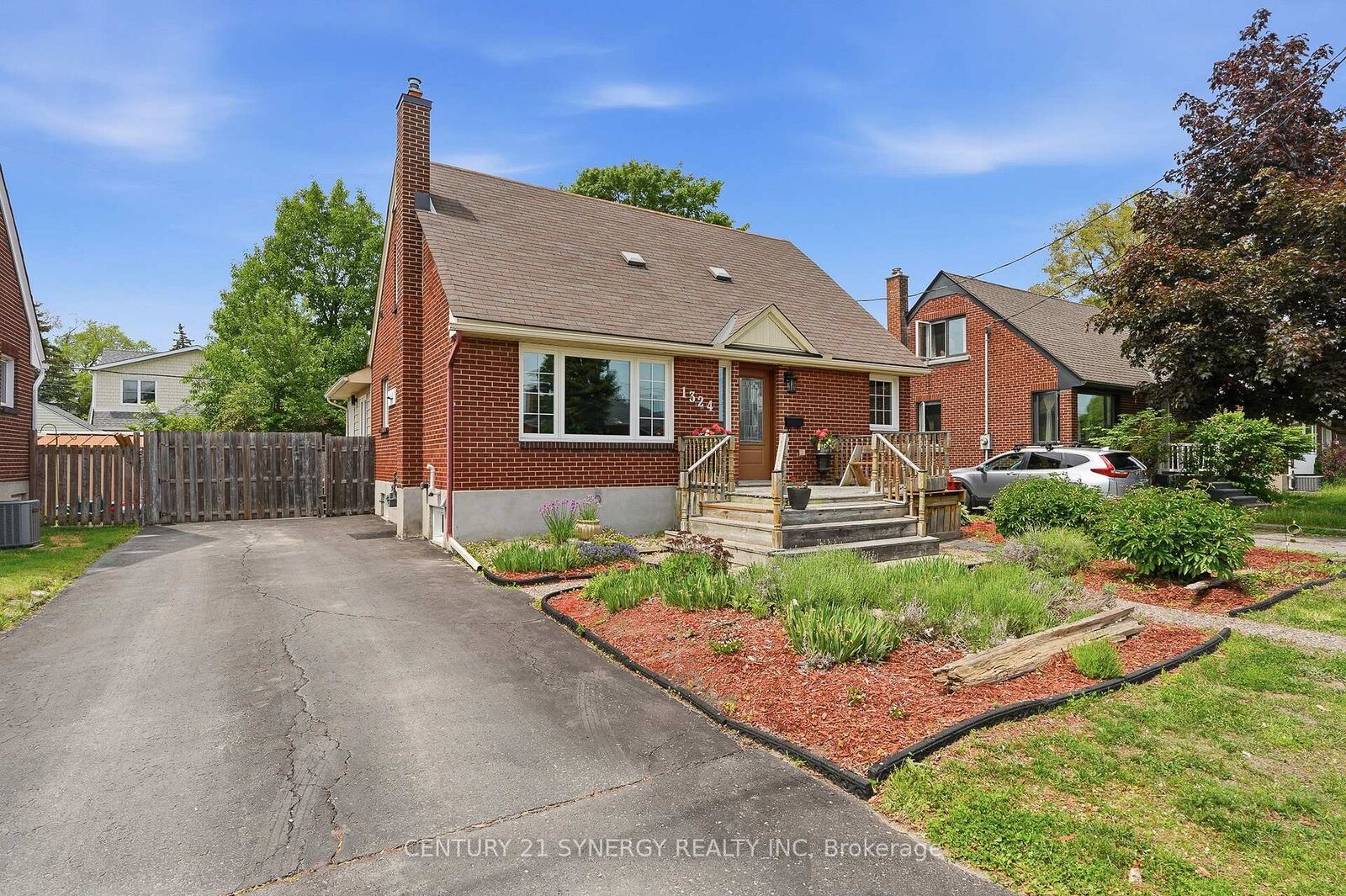 Property Photo:  1324 Avenue O N/A  ON K1G 0A9 