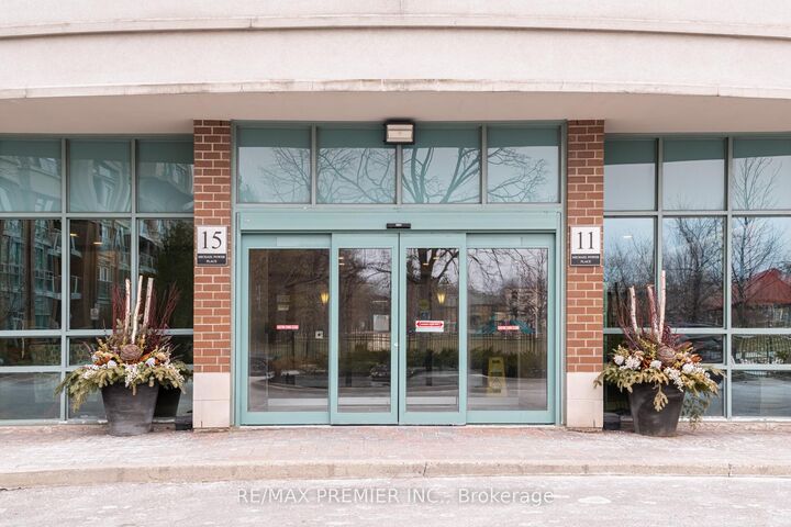 Property Photo: 15 Michael Power Place Ph06 ON M9A 5G4