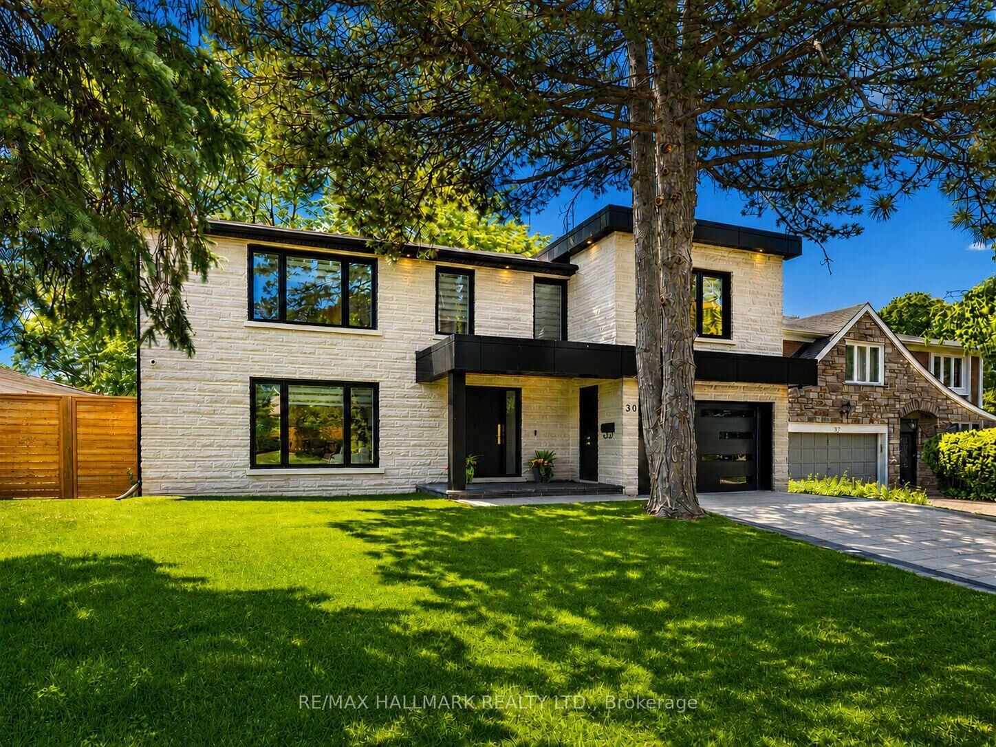 Property Photo: 30 Kellythorne Drive ON M3A 2L4