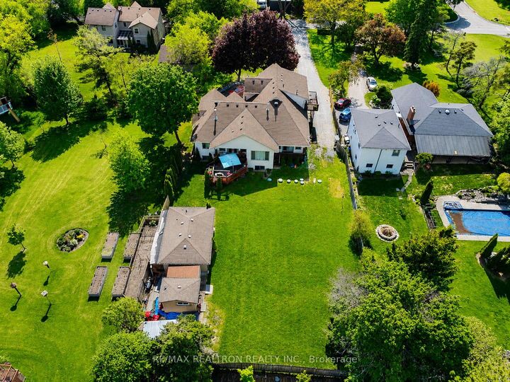 Property Photo: 5023 Franklin Street ON L1Y 1B4