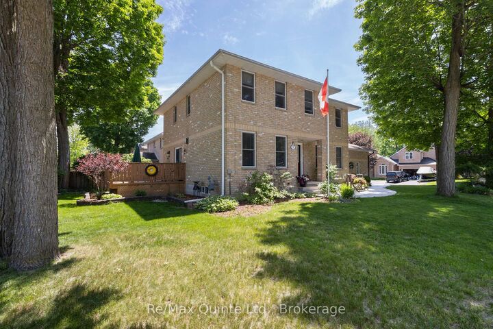 Property Photo: 1 Simmons Court ON K8V 6M9