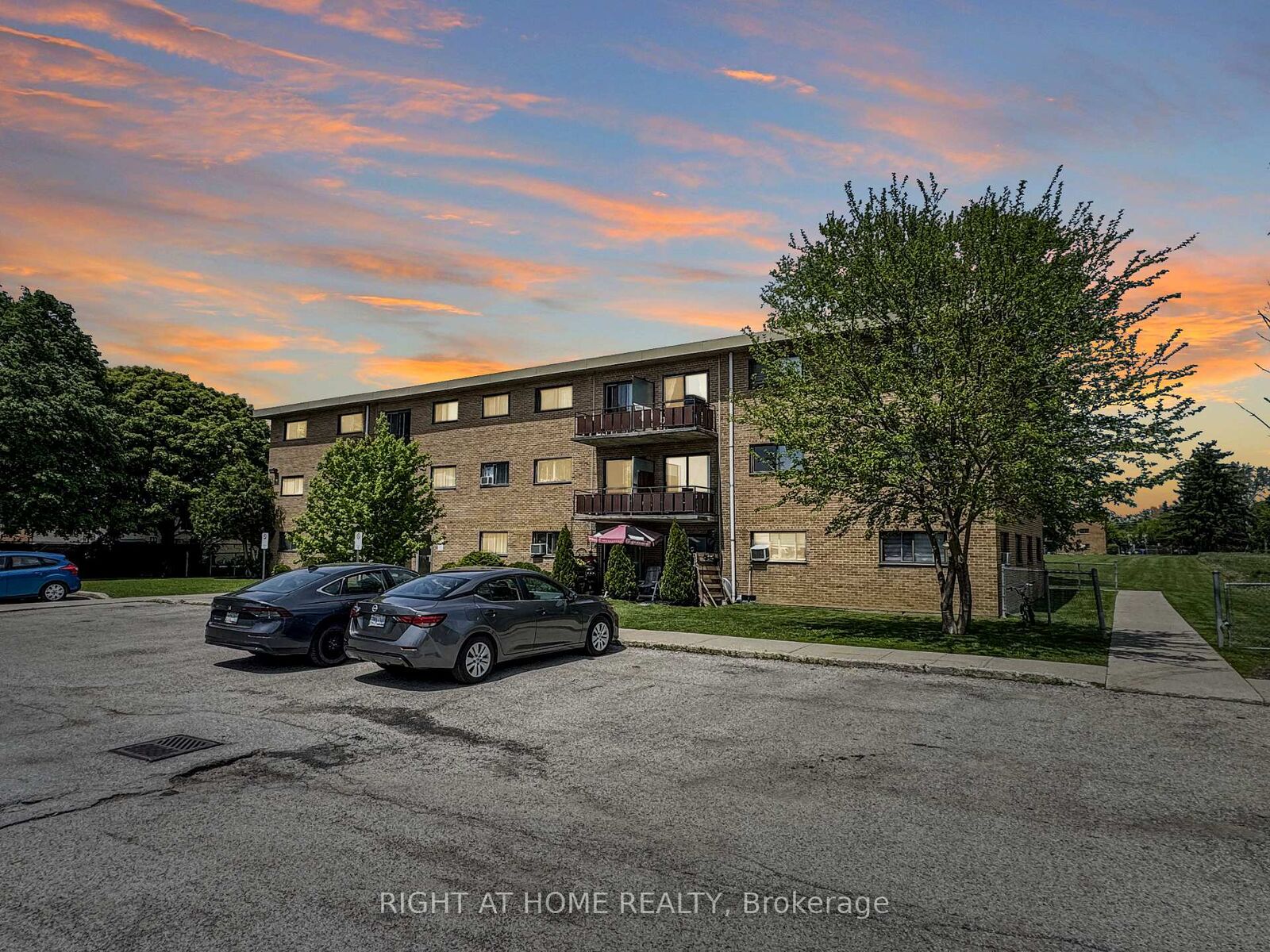Property Photo: 1830 Dumont Street 101 ON N5W 2S1
