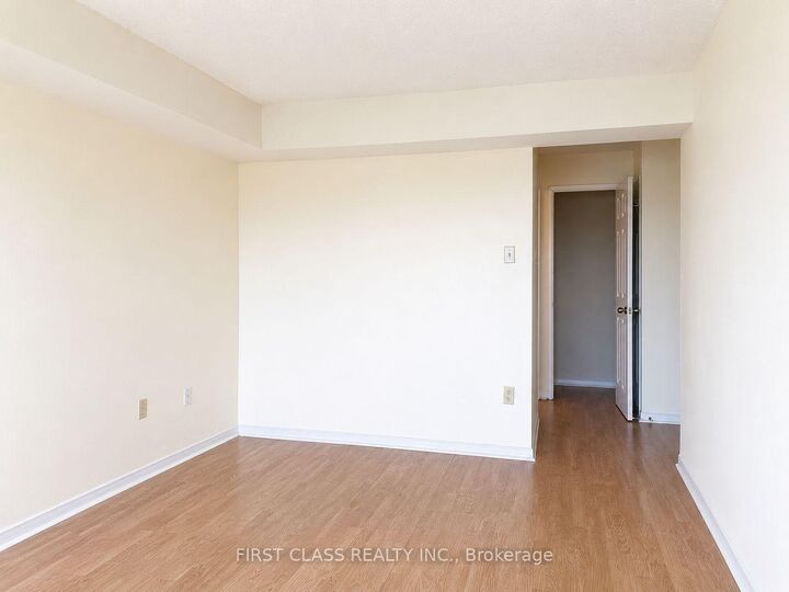 Property Photo: 700 Constellation Drive 1407 ON L5R 3G8